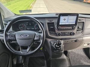 Deska rozdzielcza i stanowisko kierowcy — Ford TRANSIT CUSTOM 2.0 L2H1 Navi Trekhaak z 2022 roku