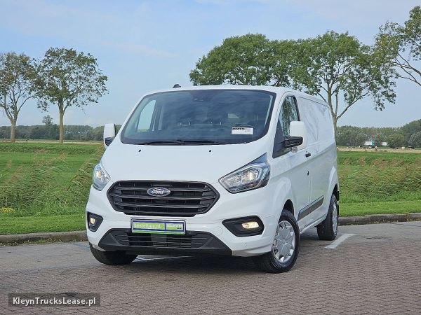 Ford TRANSIT CUSTOM 2.0 L2H1 Navi Trekhaak z 2022 roku, blaszak z zagranicy — przód pojazdu