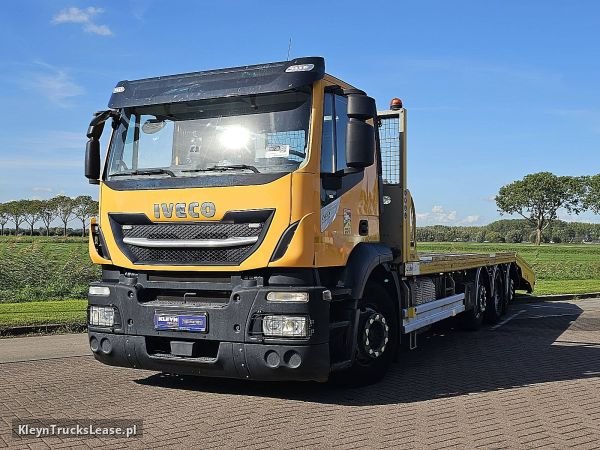 Iveco AD260S42 z 2019 roku, niskopodwoziowa z zagranicy — przód pojazdu