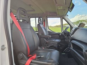 Wnętrze kabiny — Iveco DAILY 35C16 3.0 160 DC KIPPER z 2024 roku