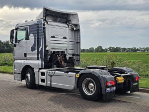 Strona kierowcy z tyłu — MAN 18.420 TGX XL 398TKM z 2019 roku
