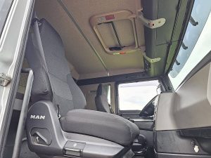 Wnętrze kabiny — MAN 18.420 TGX XL 398TKM z 2019 roku