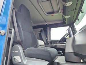 Wnętrze kabiny — MAN 18.480 TGS z 2016 roku