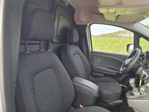 Wnętrze kabiny — Mercedes-Benz CITAN 110 CDI Long Airco Mbux Eur6 z 2024 roku