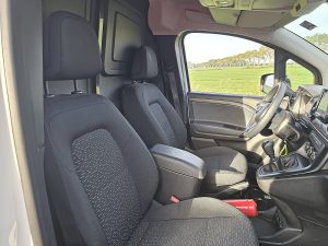 Wnętrze kabiny — Mercedes-Benz CITAN 110 CDI Long Airco Mbux Eur6 z 2024 roku