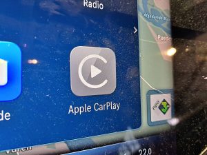 Ekran z Apple CarPlay — Mercedes-Benz E-KLASSE De Hybride Nappa z 2024 roku