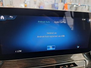 Ekran z Apple CarPlay — Mercedes-Benz EQV 300 L2 Navi 7-Persoons z 2024 roku