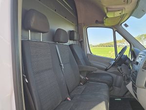 Wnętrze kabiny — Mercedes-Benz SPRINTER 213 z 2016 roku