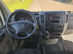 Deska rozdzielcza i stanowisko kierowcy — Mercedes-Benz SPRINTER 213 z 2016 roku