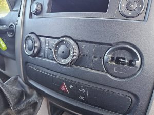 Wyposażenie specjalne wnętrza — Mercedes-Benz SPRINTER 213 z 2016 roku