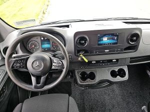 Deska rozdzielcza i stanowisko kierowcy — Mercedes-Benz SPRINTER 316 ac automaat EURO6 z 2020 roku