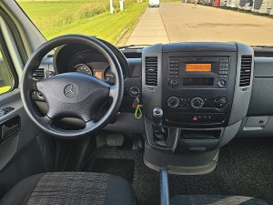 Deska rozdzielcza i stanowisko kierowcy — Mercedes-Benz SPRINTER 516 Bakwagen Laadklep! z 2017 roku