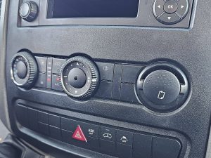 Wyposażenie specjalne wnętrza — Mercedes-Benz SPRINTER 516 Bakwagen Laadklep! z 2017 roku
