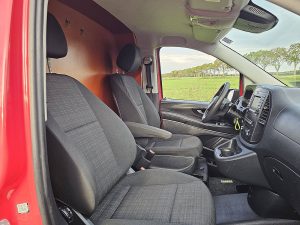 Wnętrze kabiny — Mercedes-Benz VITO 119 CDI ac automaat EURO6 z 2020 roku