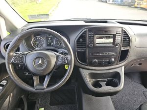 Deska rozdzielcza i stanowisko kierowcy — Mercedes-Benz VITO 119 CDI ac automaat EURO6 z 2020 roku