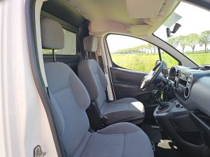 Wnętrze kabiny — Peugeot PARTNER 1.6 HDI Airco APK: 20-4-2027 z 2014 roku