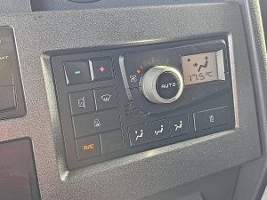 Wyposażenie specjalne wnętrza, ujęcie 4 — Renault C 380 Platform 21Ton z 2014 roku