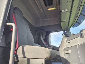 Wnętrze kabiny — Renault C 380 Platform 21Ton z 2014 roku
