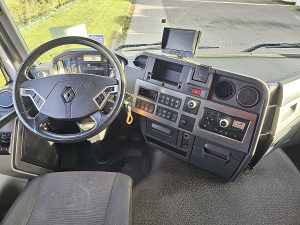Deska rozdzielcza i stanowisko kierowcy — Renault C 380 Platform 21Ton z 2014 roku