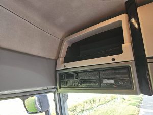 Wyposażenie specjalne wnętrza — Renault C 380 Platform 21Ton z 2014 roku