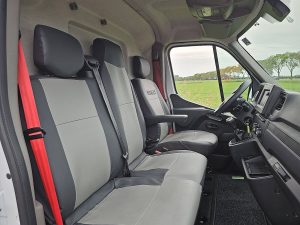 Wnętrze kabiny — Renault MASTER 2.3 DCI 150 RED L3H2 z 2024 roku