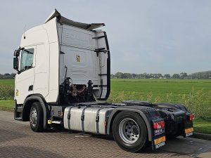 Strona kierowcy z tyłu — Scania R500 z 2022 roku