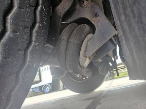 Wyposażenie specjalne, ujęcie 3 — Schmitz SCB*S3T STANDARD 2X LIFTAXLE ALU BARS z 2020 roku