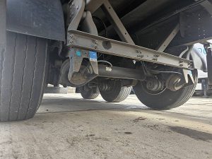 Wyposażenie specjalne, ujęcie 2 — Schmitz SCB*S3T STANDARD 2X LIFTAXLE ALU BARS z 2020 roku