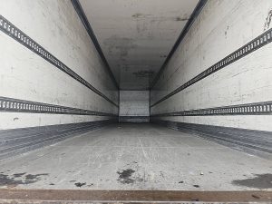 Przestrzeń ładunkowa — Spier SGL210 z 1998 roku