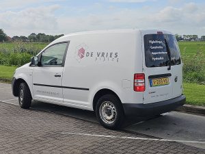 Strona kierowcy z tyłu — Volkswagen CADDY 1.6 L1 75Pk NAP Airco! z 2015 roku