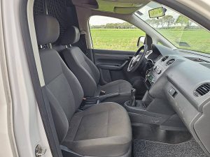 Wnętrze kabiny — Volkswagen CADDY 1.6 L1 75Pk NAP Airco! z 2015 roku
