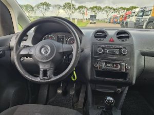 Deska rozdzielcza i stanowisko kierowcy — Volkswagen CADDY 1.6 L1 75Pk NAP Airco! z 2015 roku