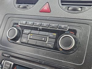 Wyposażenie specjalne wnętrza — Volkswagen CADDY 1.6 L1 75Pk NAP Airco! z 2015 roku