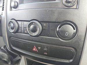 Wyposażenie specjalne wnętrza — Volkswagen CRAFTER 35 2.0 z 2016 roku