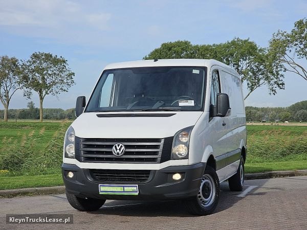 Volkswagen CRAFTER 35 2.0 z 2016 roku, blaszak z zagranicy — przód pojazdu
