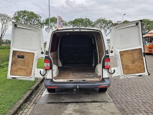 Przestrzeń ładunkowa — Volkswagen TRANSPORTER 2.0 TDI L2 140Pk z 2013 roku
