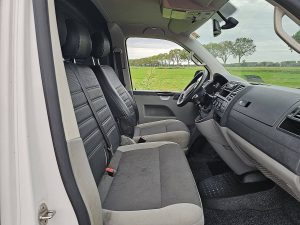 Wnętrze kabiny — Volkswagen TRANSPORTER 2.0 TDI L2 140Pk z 2013 roku