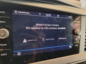 Ekran z Apple CarPlay — Volkswagen TRANSPORTER 2.0 TDI L2H1 LED Navi Autom. z 2021 roku