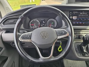 Wyposażenie specjalne wnętrza — Volkswagen TRANSPORTER 2.0 TDI L2H1 LED Navi Autom. z 2021 roku