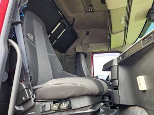 Wnętrze kabiny — Volvo FH 460 z 2019 roku