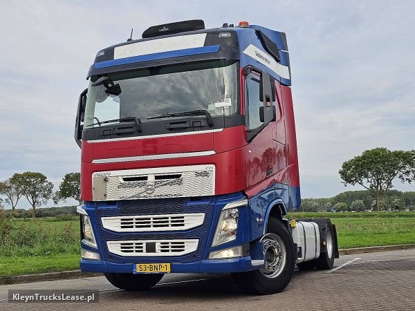 Volvo FH 460 z 2019 roku, ciągnik siodłowy z zagranicy — przód pojazdu