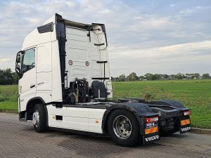 Strona kierowcy z tyłu — Volvo FH 460 z 2021 roku
