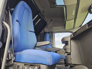 Wnętrze kabiny — Volvo FH 460 z 2021 roku