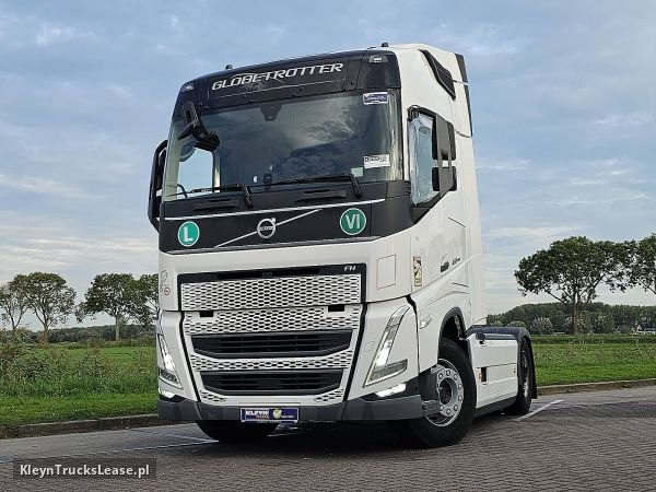 Volvo FH 460 z 2021 roku, ciągnik siodłowy z zagranicy — przód pojazdu