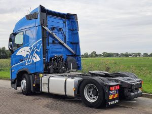 Strona kierowcy z tyłu — Volvo FH 460 z 2022 roku