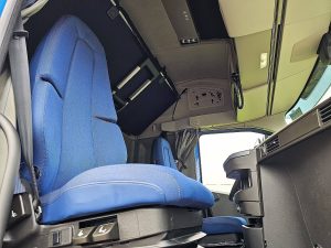 Wnętrze kabiny — Volvo FH 460 z 2022 roku