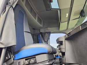 Wnętrze kabiny — Volvo FH 500 z 2022 roku