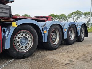 Opony z dobrym bieżnikiem — Volvo FM 13.500 EEV 10X4 HEAVY DUTY z 2011 roku
