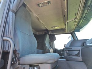 Wnętrze kabiny — Volvo FM 13.500 EEV 10X4 HEAVY DUTY z 2011 roku